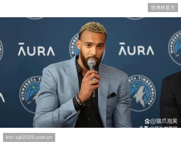 戈贝尔继续捍卫禁区,其总篮板数和防守篮板效率依然位居联盟前列。 戈贝尔继续捍卫禁区,其总篮板数和防守篮板效率依然位居联盟前列。